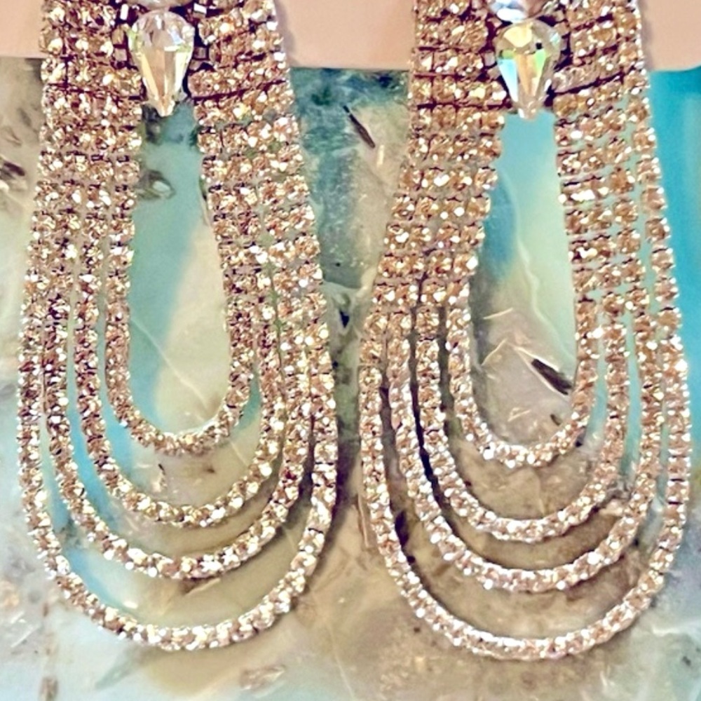 🌺🎉HP🎉🌺 NWT Deepa Gurnani Beaded Silver Crystal Chandeliers - Picture 11 of 14